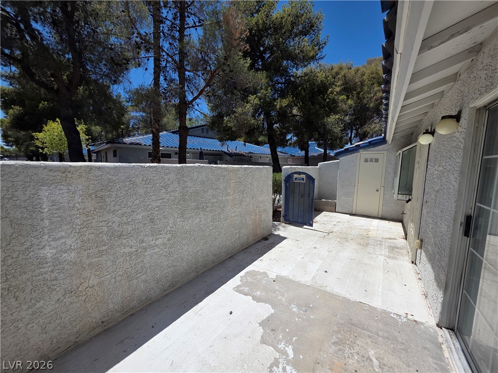 2121 Chertsey Drive D Property Photo 5