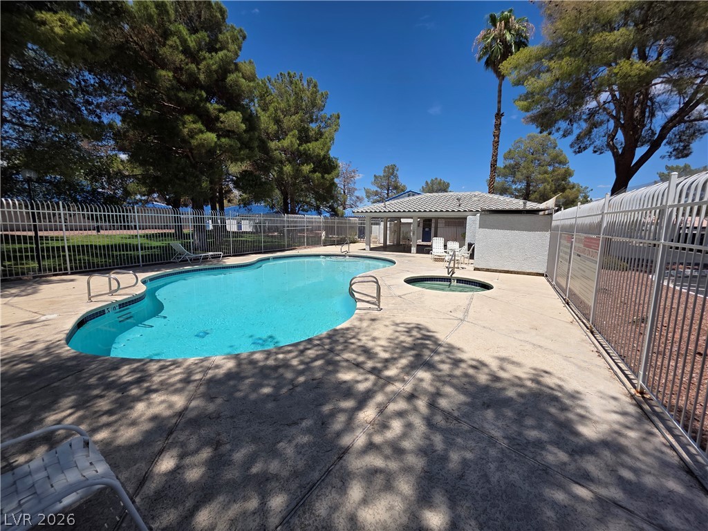 2121 Chertsey Drive D Property Photo 7