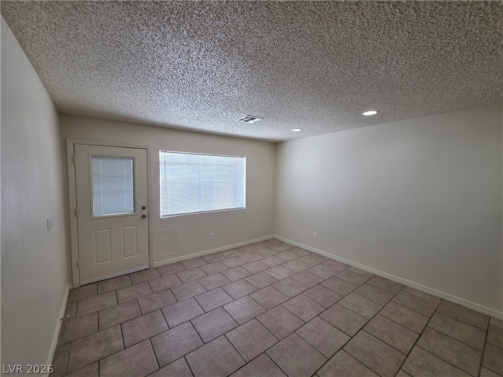 2121 Chertsey Drive D Property Photo 9