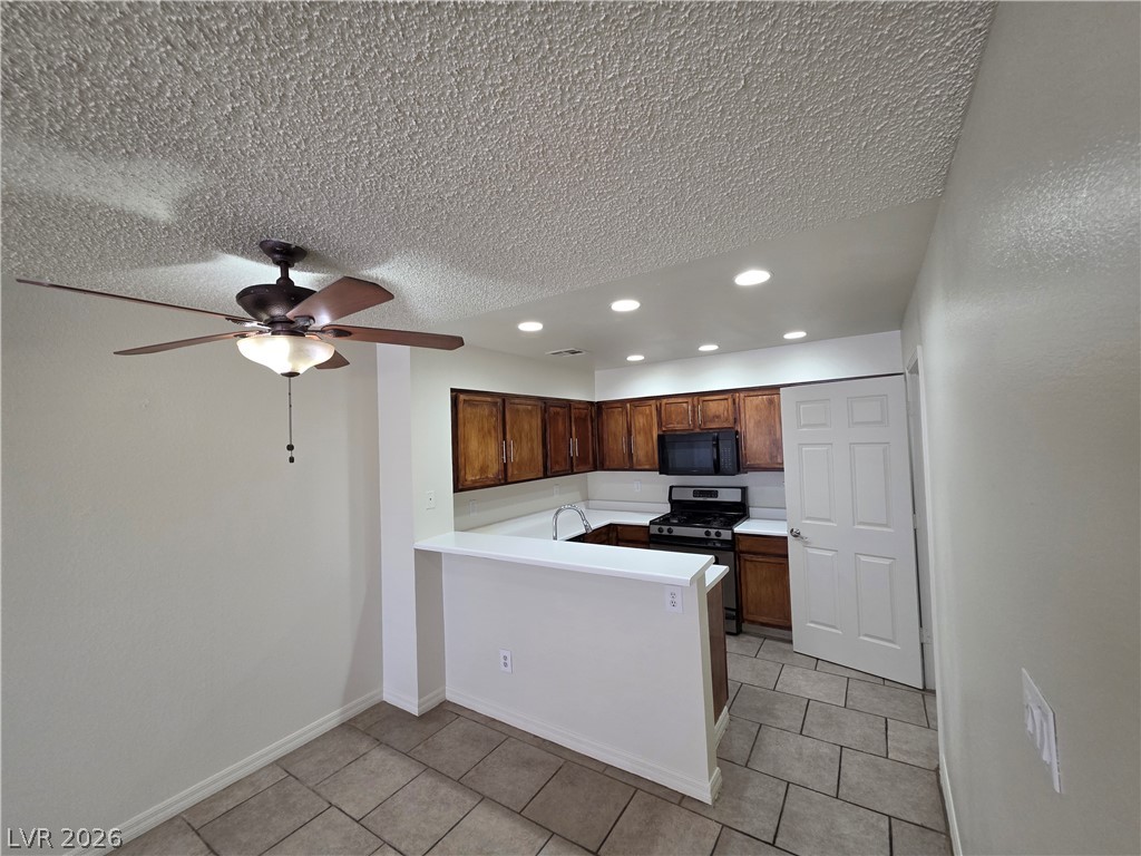 2121 Chertsey Drive D Property Photo 10
