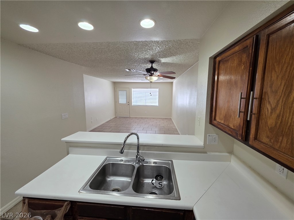 2121 Chertsey Drive D Property Photo 11