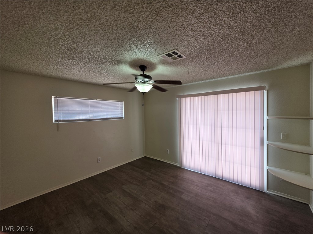 2121 Chertsey Drive D Property Photo 15