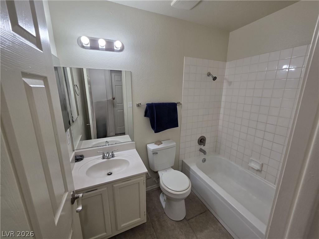 2121 Chertsey Drive D Property Photo 31