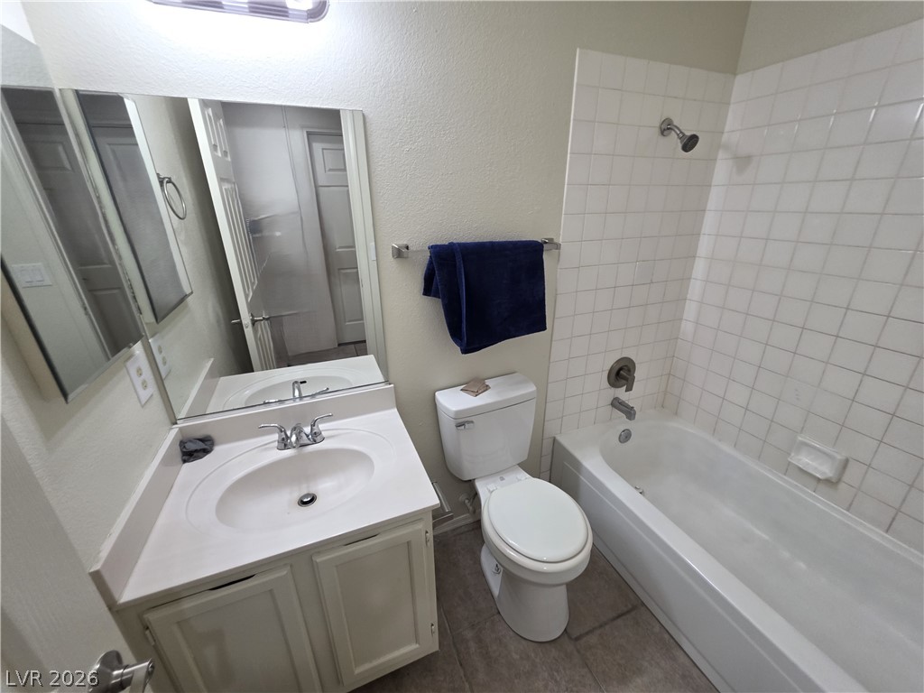 2121 Chertsey Drive D Property Photo 32