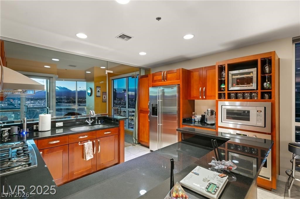 4525 Dean Martin Drive 1500 Property Photo 14