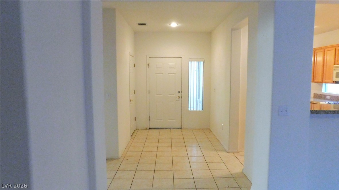 499 Elm Crest Place Property Photo 4