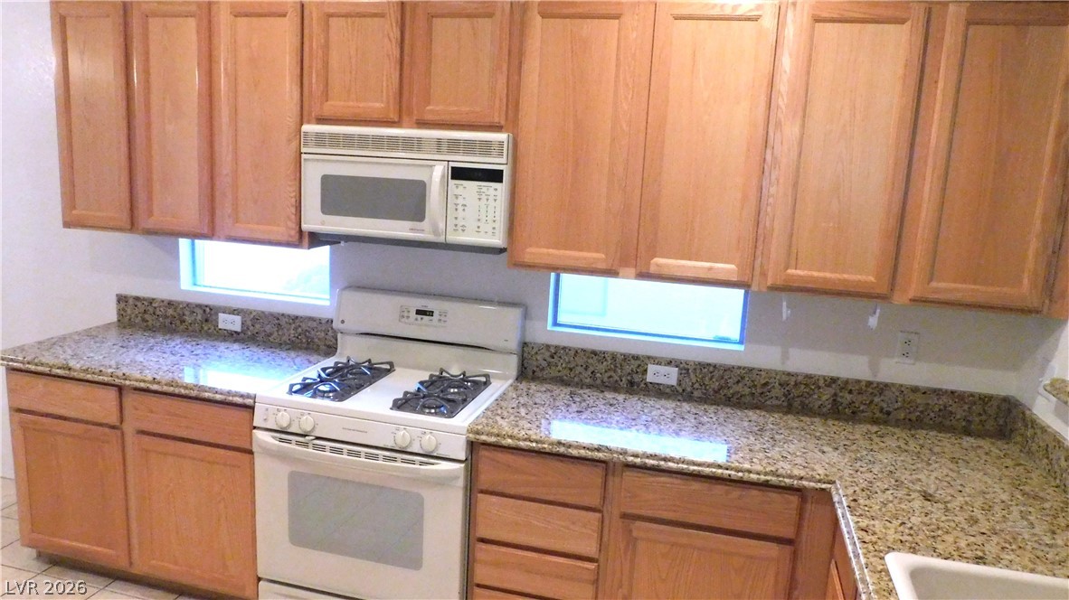 499 Elm Crest Place Property Photo 8
