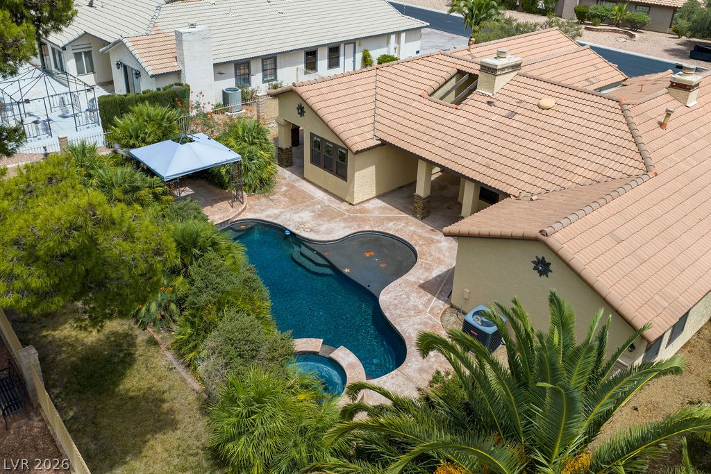 5301 Braemar Drive Property Photo 3