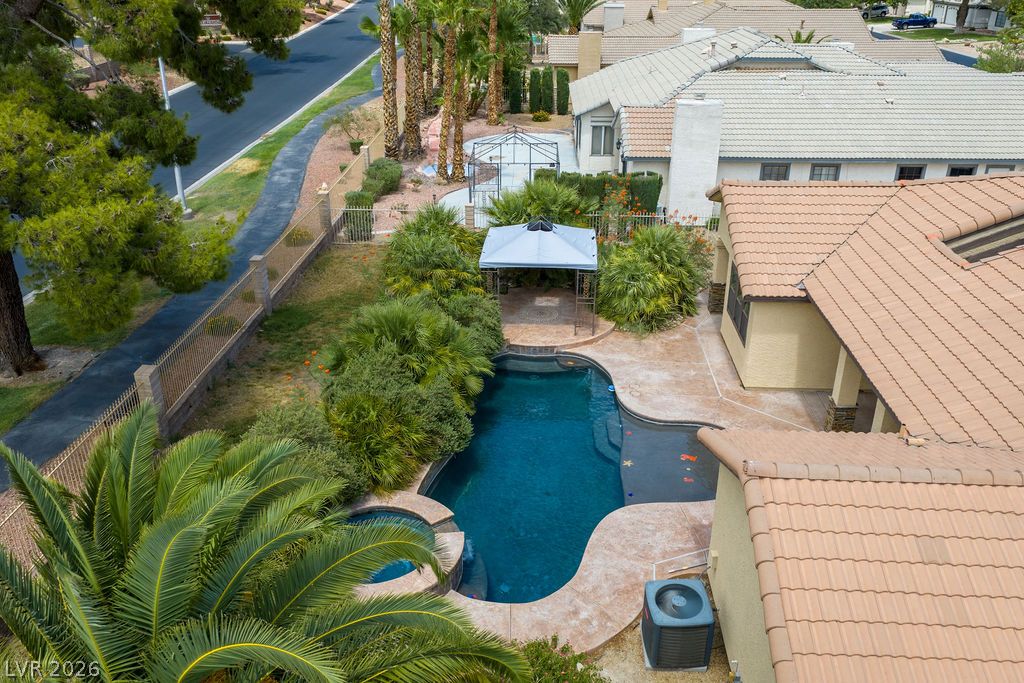 5301 Braemar Drive Property Photo 4