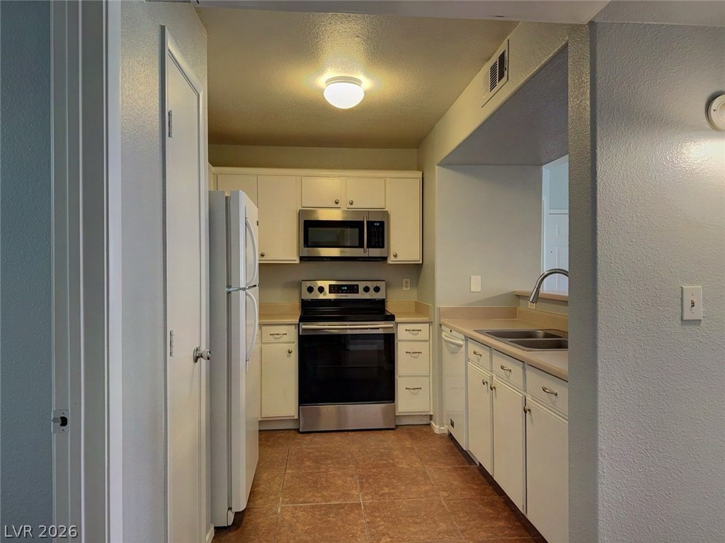 2300 East Silverado Ranch Boulevard 2152 Property Photo 17