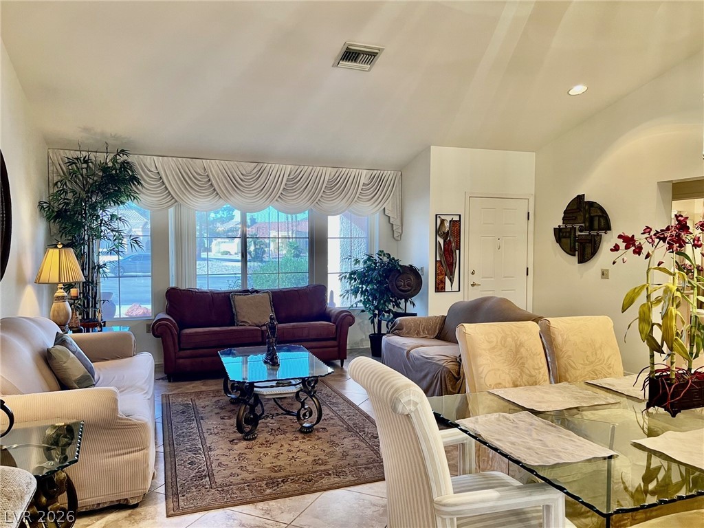 2404 Floyd Court Property Photo 4