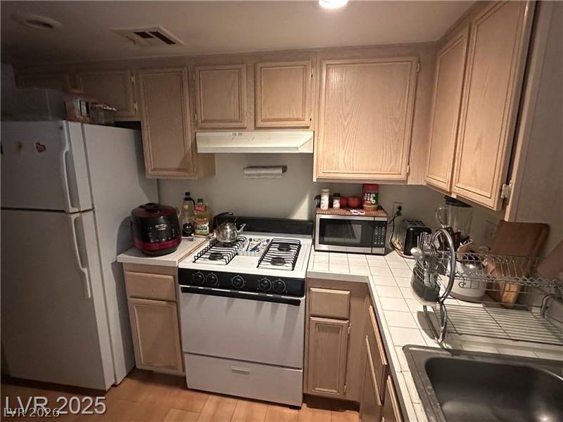 1830 North Pecos Road 230 Property Photo 8