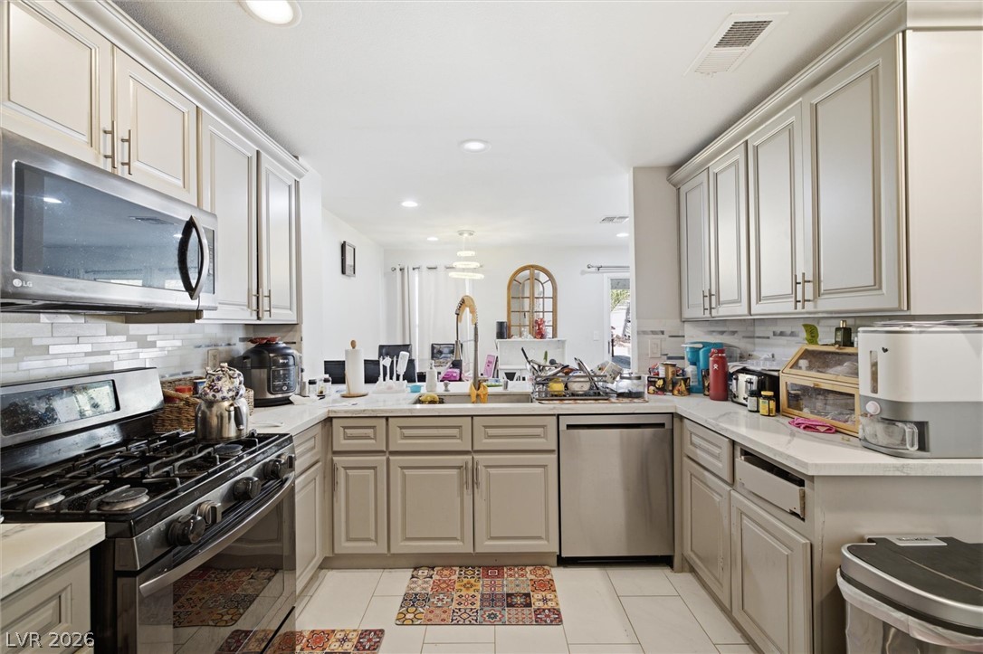 3305 Summerfield Lane Property Photo 11