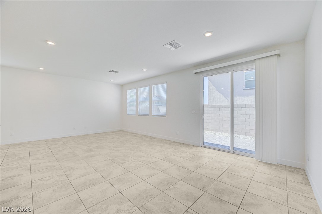 7018 Sylmar Avenue Property Photo 8