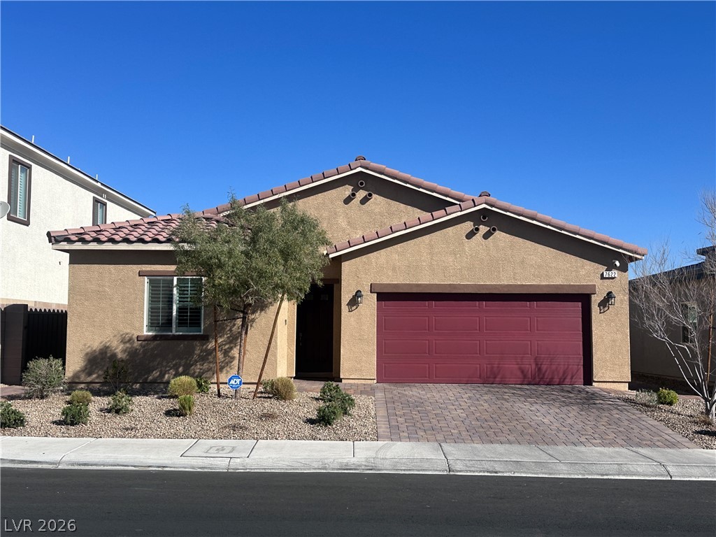 7622 West Diablo Drive Property Photo 1