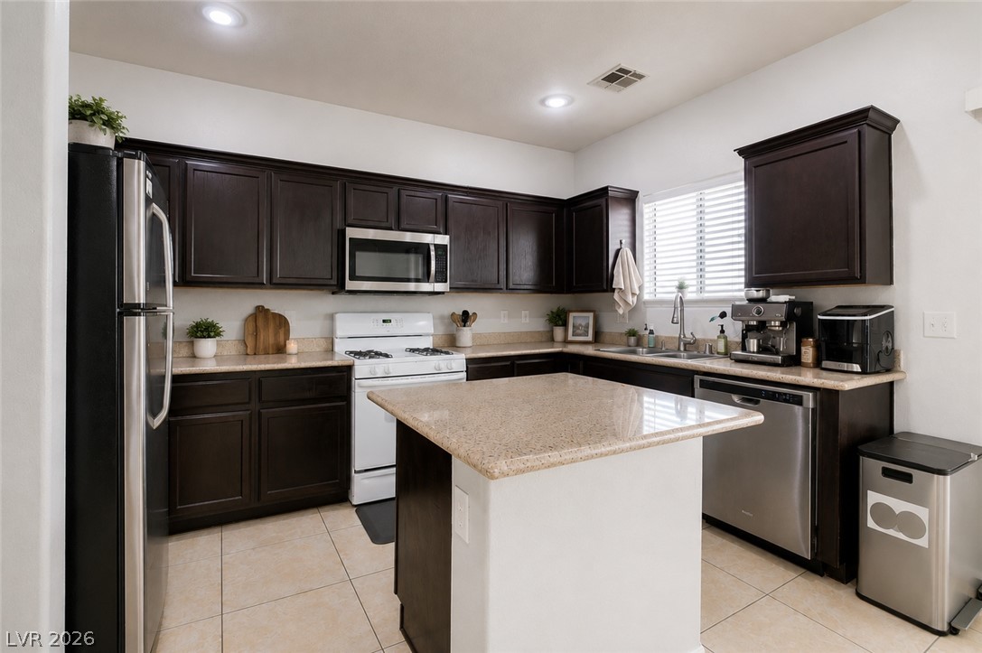 10926 Colour Magic Street Property Photo 3