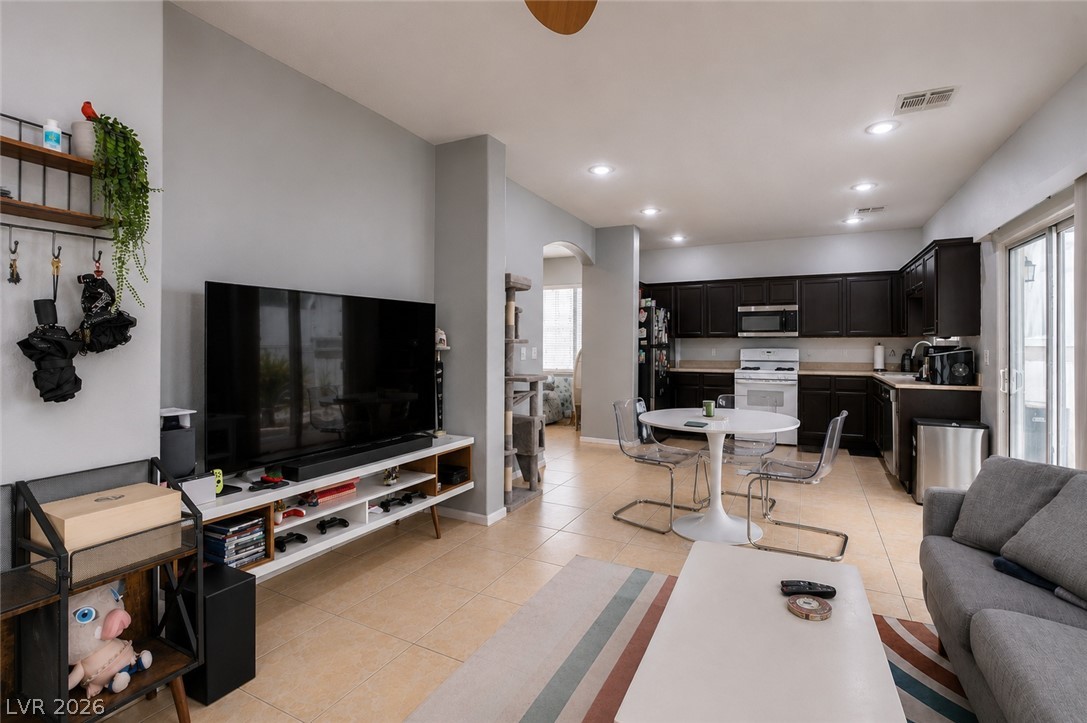 10926 Colour Magic Street Property Photo 4