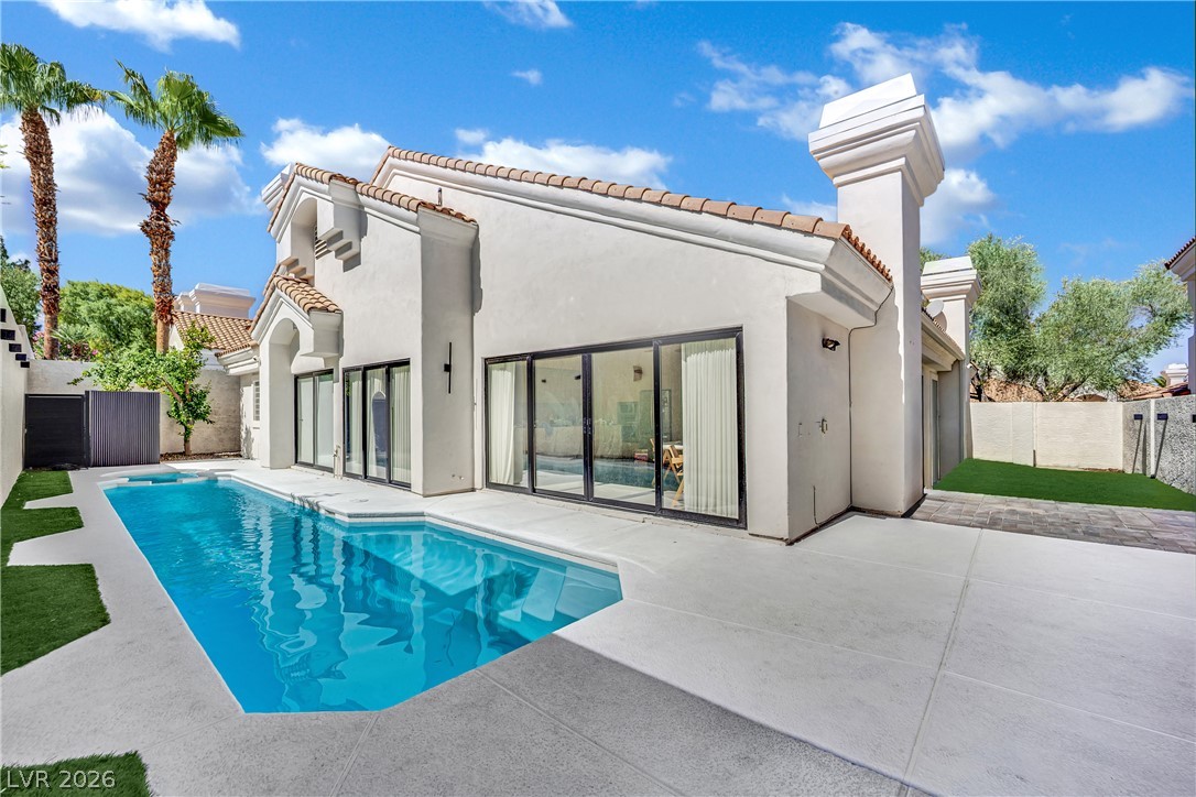 8121 Sunset Cove Drive Property Photo 4