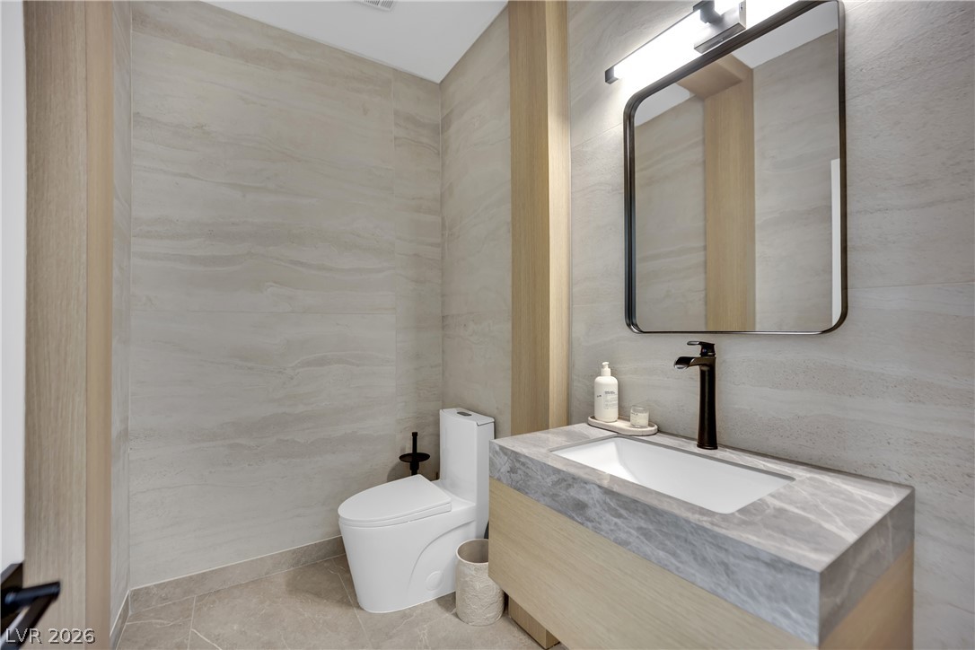 8121 Sunset Cove Drive Property Photo 23