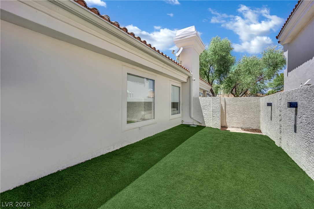 8121 Sunset Cove Drive Property Photo 44