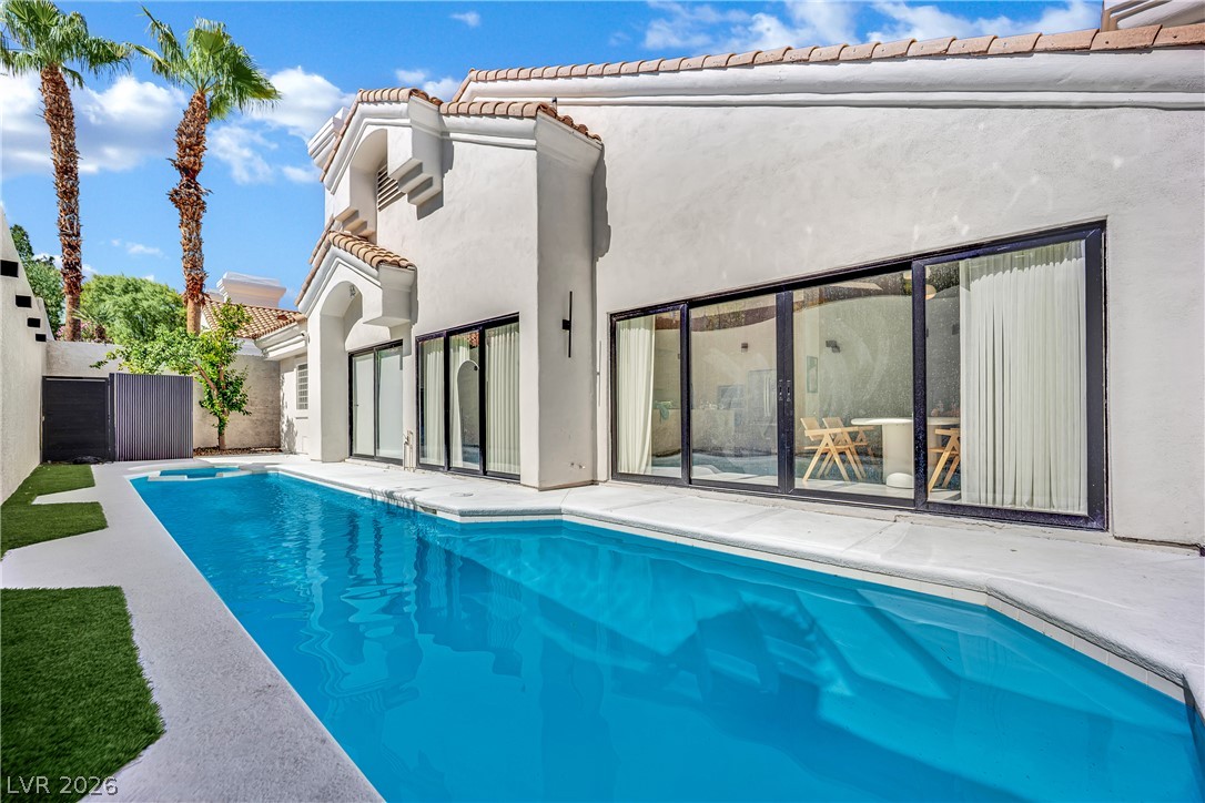 8121 Sunset Cove Drive Property Photo 44