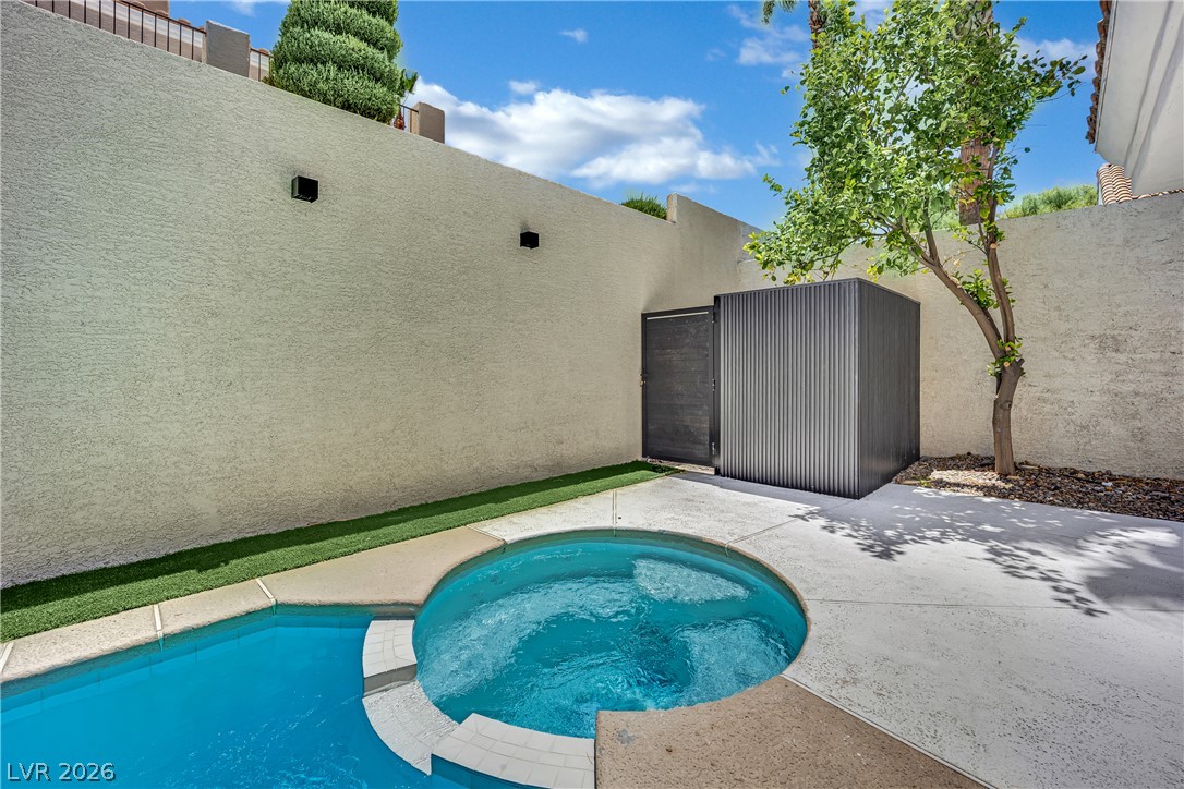 8121 Sunset Cove Drive Property Photo 45