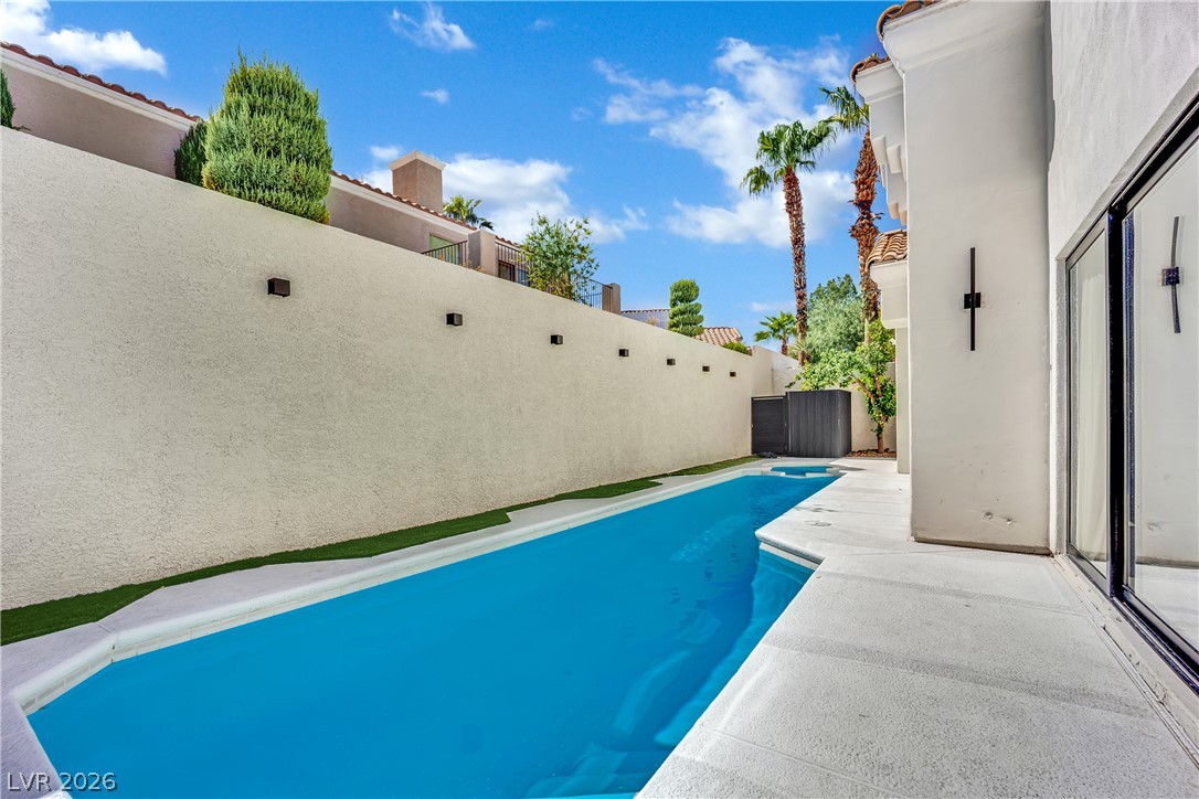 8121 Sunset Cove Drive Property Photo 45