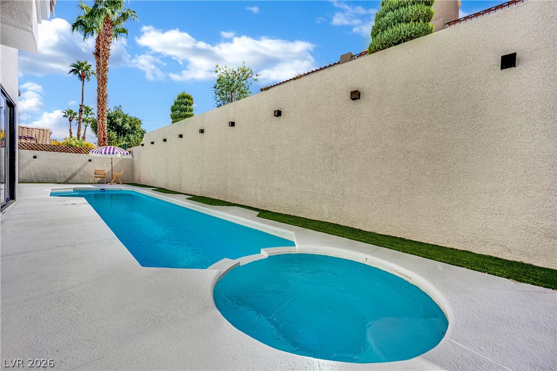 8121 Sunset Cove Drive Property Photo 49