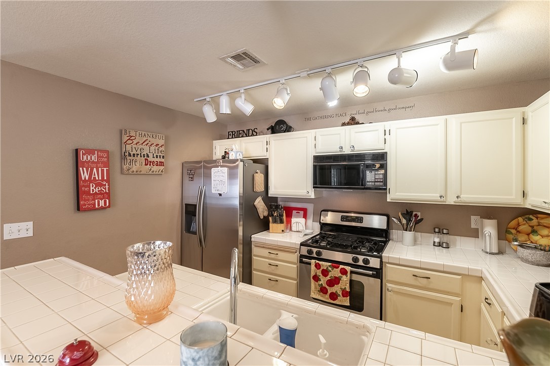 8452 Boseck Drive 287 Property Photo 10