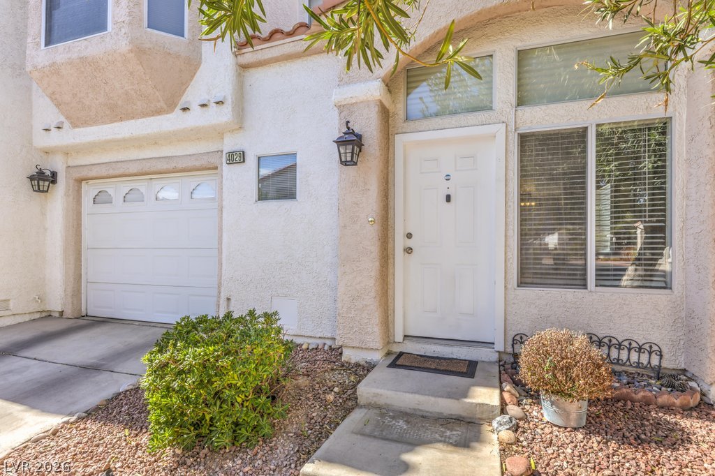 4029 Castle Cove Drive Property Photo 3