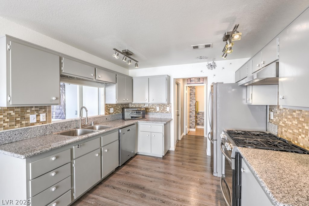 4029 Castle Cove Drive Property Photo 8