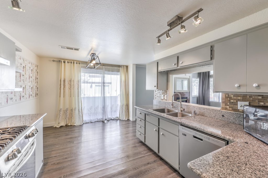 4029 Castle Cove Drive Property Photo 10