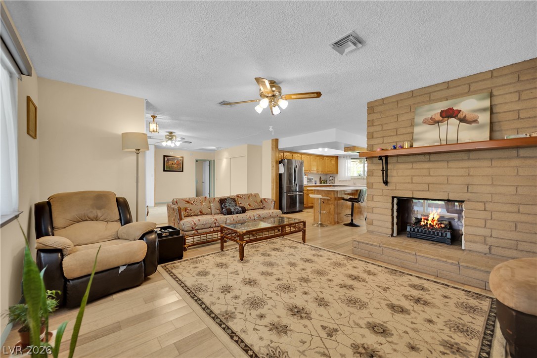1825 Shadow Mountain Place Property Photo 2