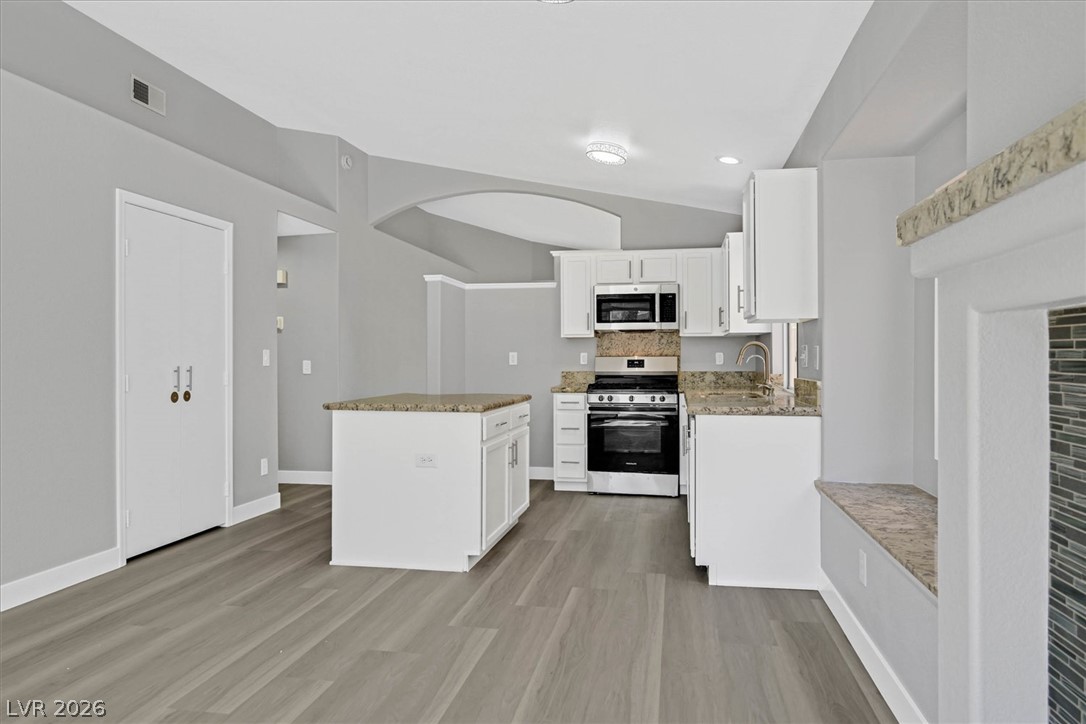 7019 Wine River Drive Property Photo 4