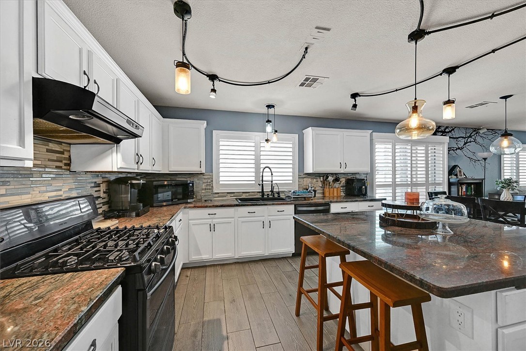 2206 Spanish Town Avenue Property Photo 14