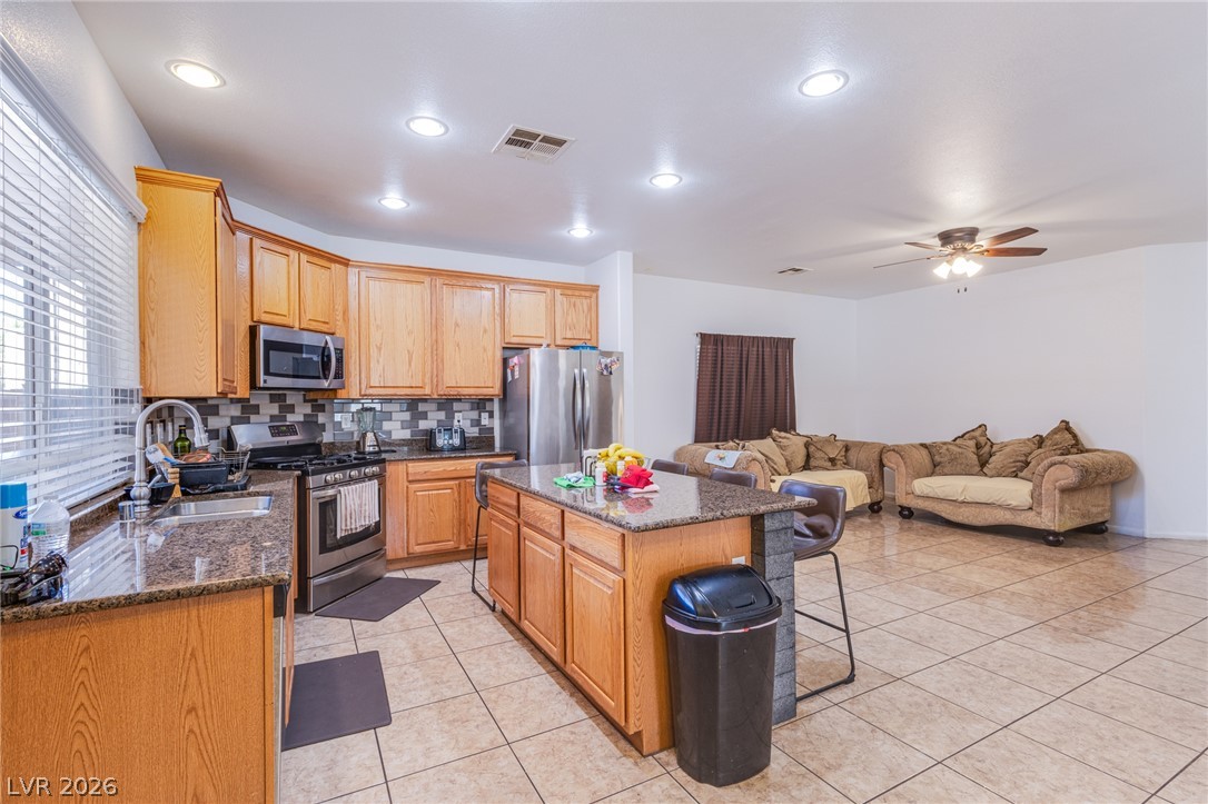 124 SHARP EDGE Avenue Property Photo 1
