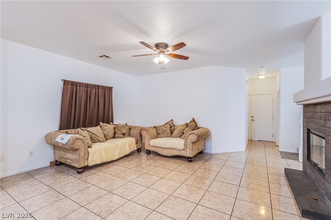 124 Sharp Edge Avenue Property Photo 9