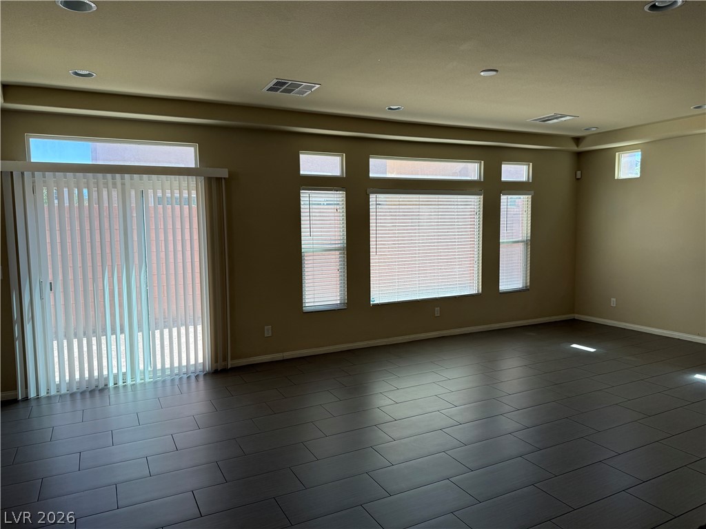 6083 Crown Palms Avenue Property Photo 6