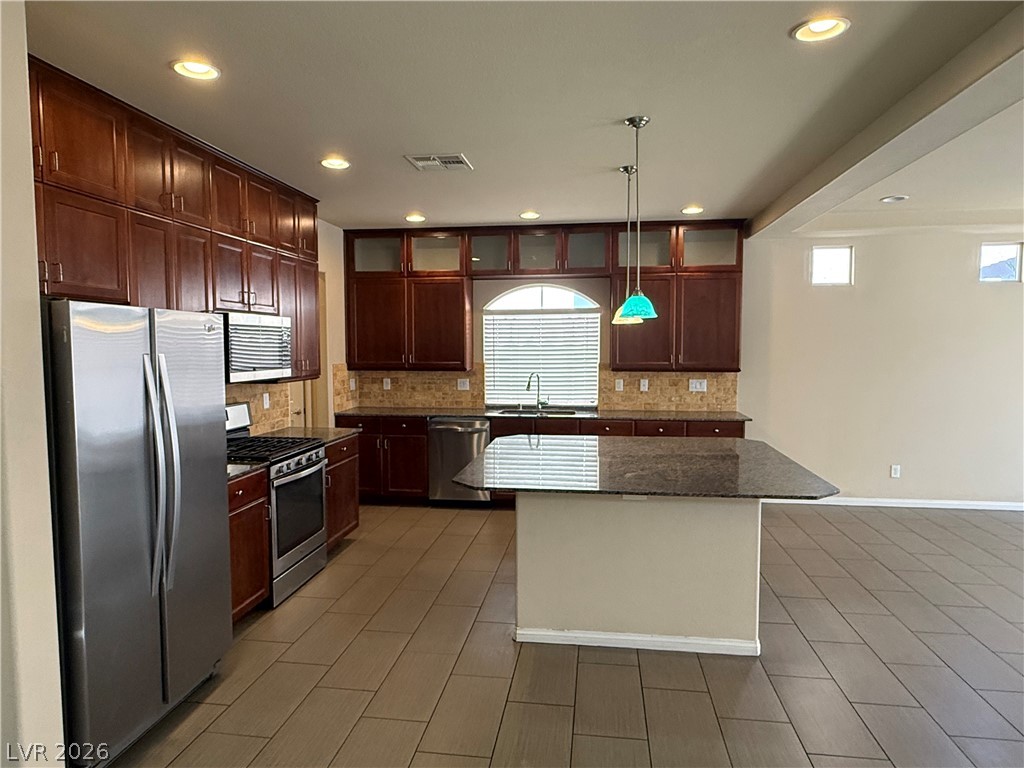 6083 Crown Palms Avenue Property Photo 8