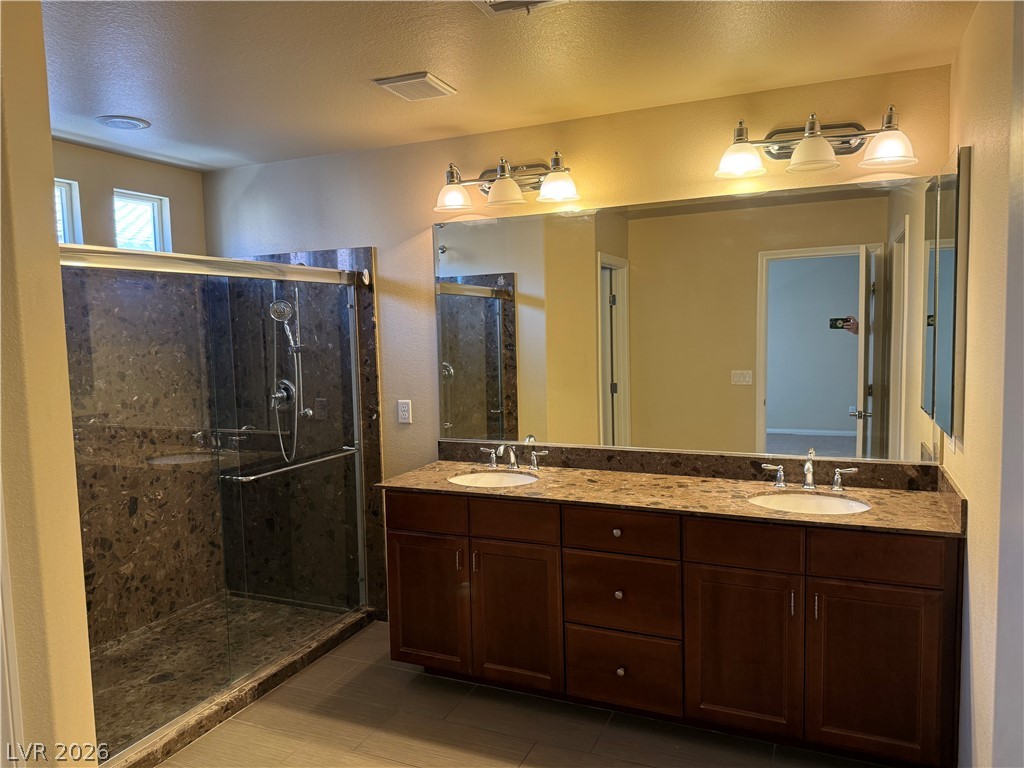 6083 Crown Palms Avenue Property Photo 15