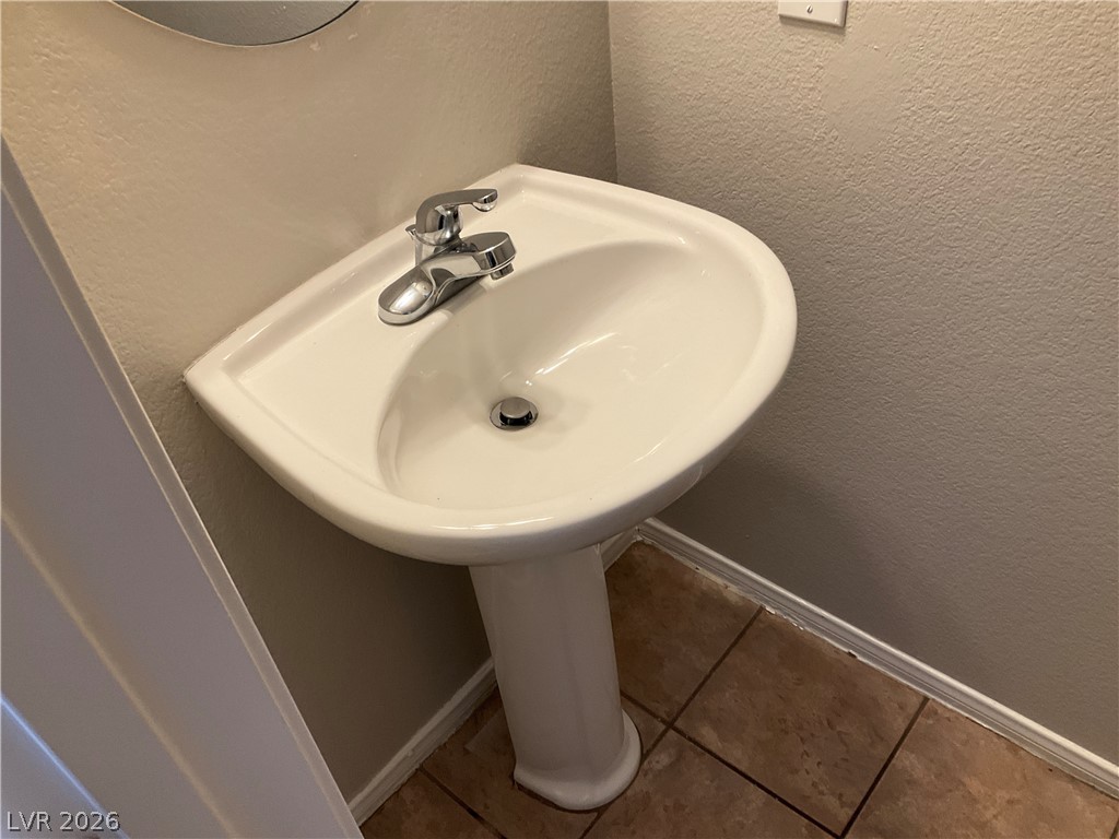 8975 Spring Peeper Avenue Property Photo 8