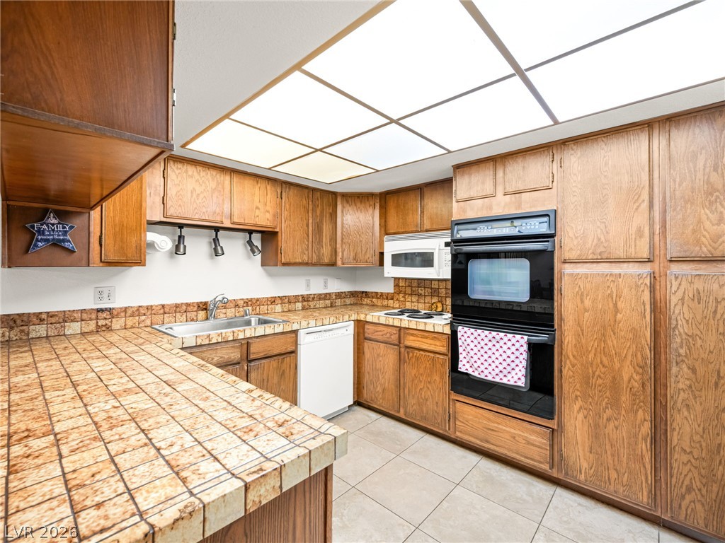 3422 Kensbrook Street Property Photo 4