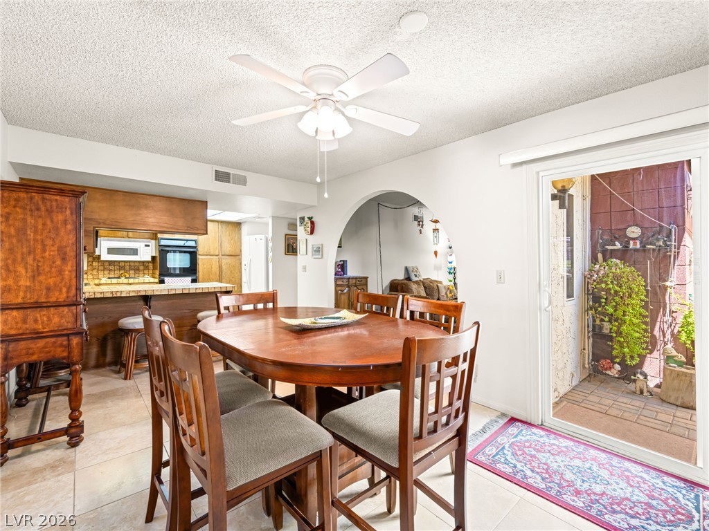 3422 Kensbrook Street Property Photo 13