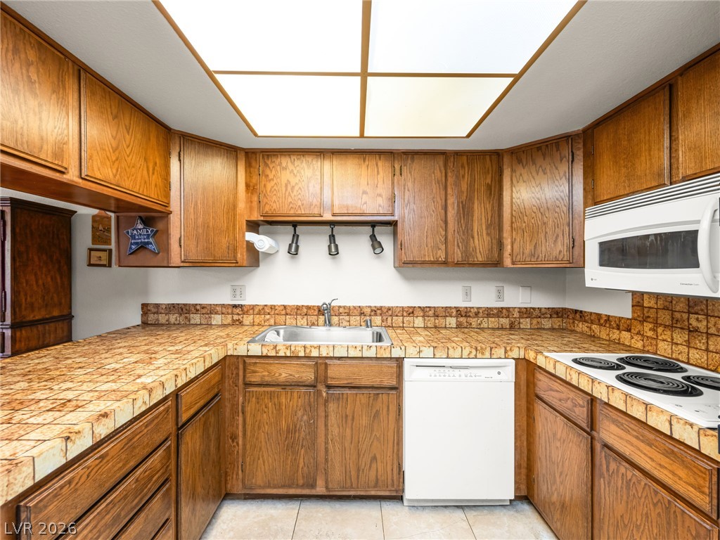 3422 Kensbrook Street Property Photo 18