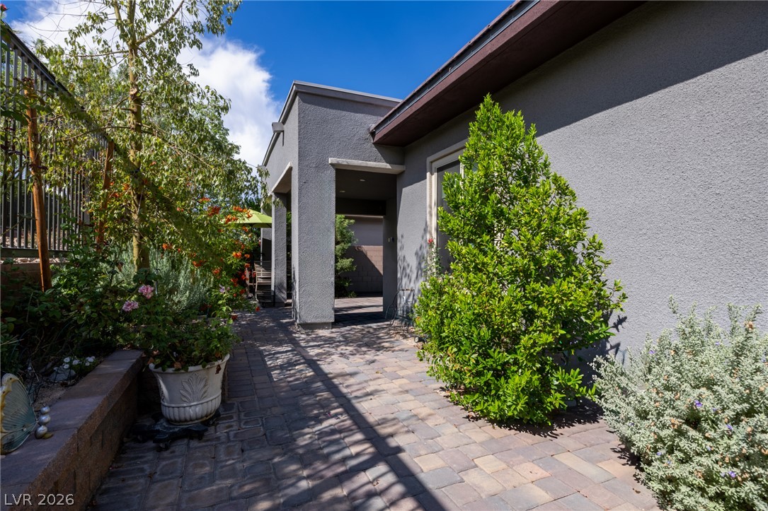 6673 Titanium Crest Street Property Photo 9