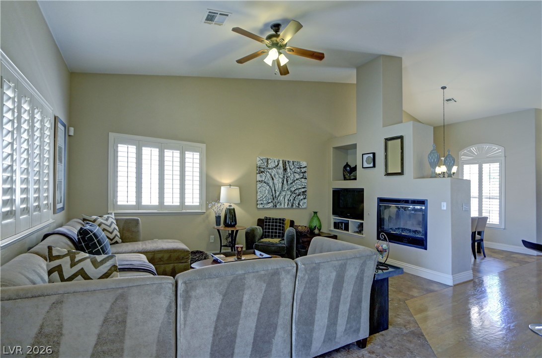 2798900 Property Photo 2