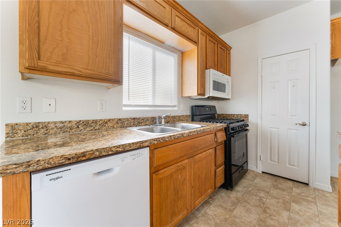 32 Rosa Rosales Court Property Photo 5