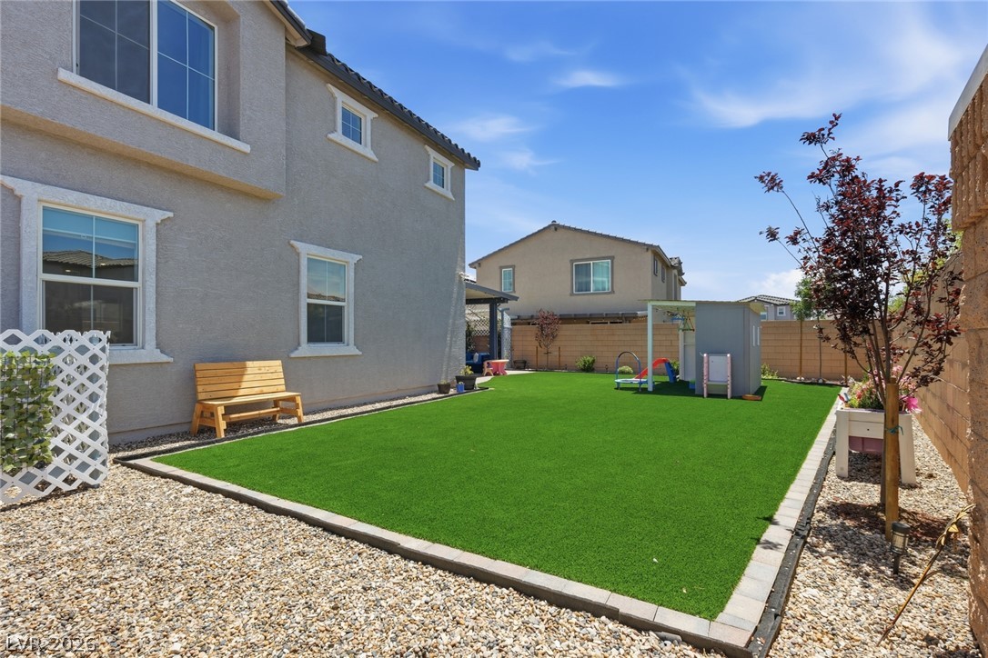 10981 Fennel Avenue Property Photo 9
