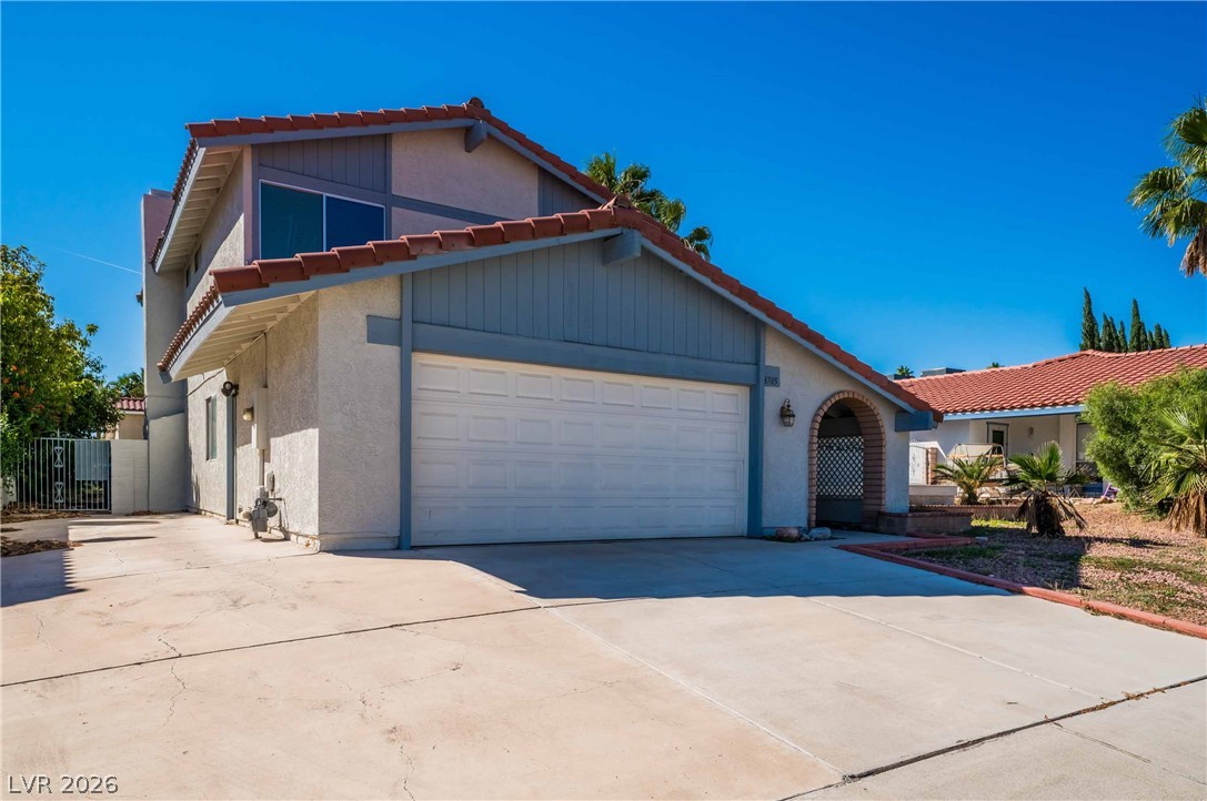 8705 Isola Drive Property Photo 2