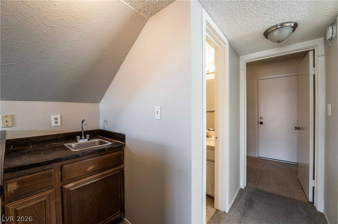 8705 Isola Drive Property Photo 12